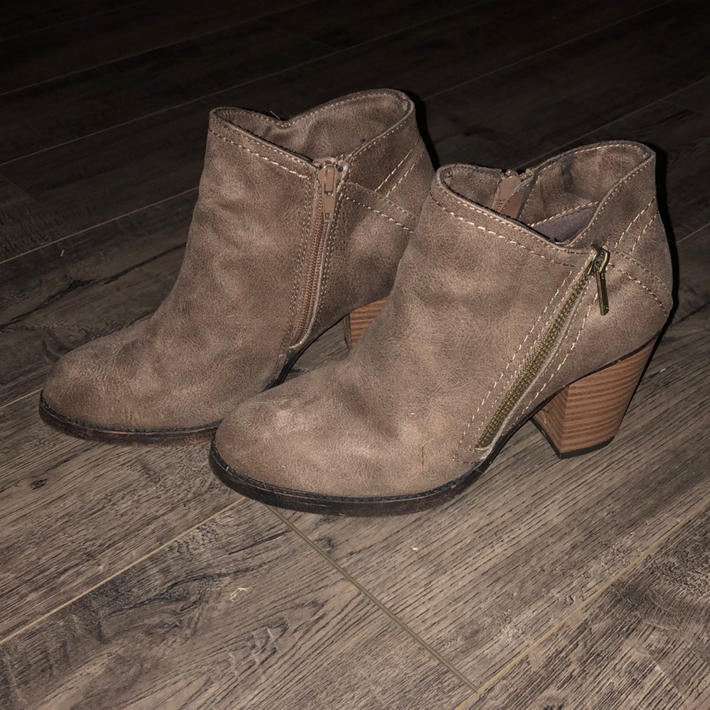 True Craft Women’s Booties with chunky heel